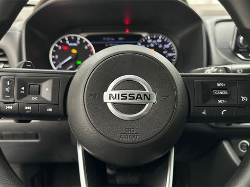 Used 2021 Nissan Rogue S image 17