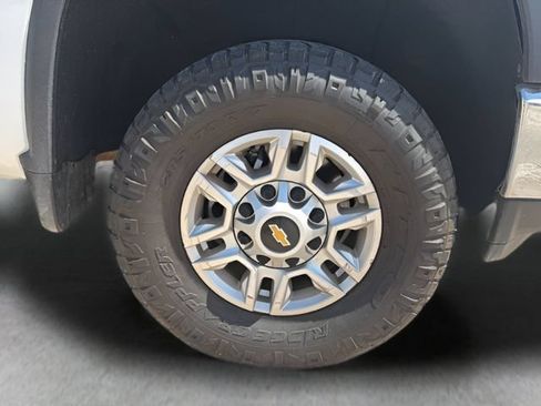 Used 2023 Chevrolet Silverado 2500 LT AWD/4WD image 9