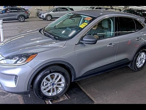 Used 2022 Ford Escape SE w/ Convenience Package AWD/4WD image 2