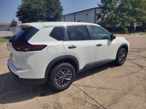 Used 2024 Nissan Rogue S FWD image 11