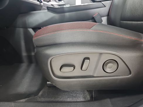 Used 2025 Chevrolet Equinox RS w/ Safety and Technology Package AWD/4WD image 35