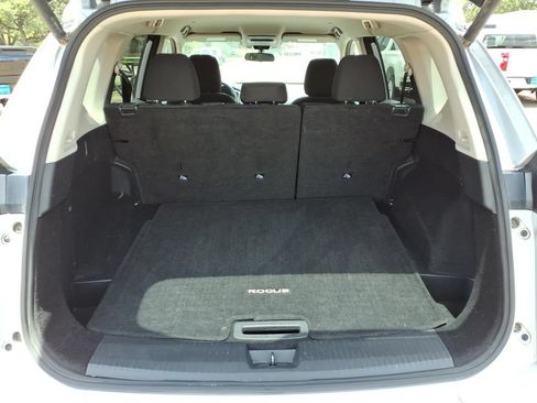 Used 2024 Nissan Rogue SV FWD image 7