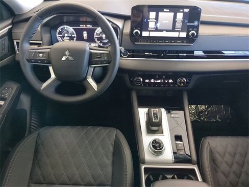 New 2025 Mitsubishi Outlander SEL image 17