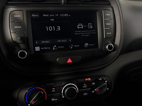 Used 2025 Kia Soul LX w/ LX Technology Package FWD image 18