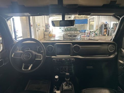 Used 2023 Jeep Gladiator Overland image 14