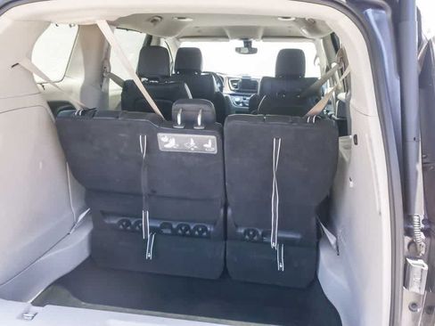 Used 2019 Chrysler Pacifica Touring-L FWD image 25