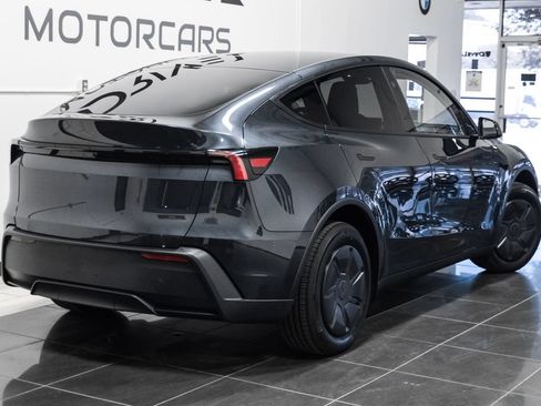 Used 2026 Tesla Model Y 2WD image 8
