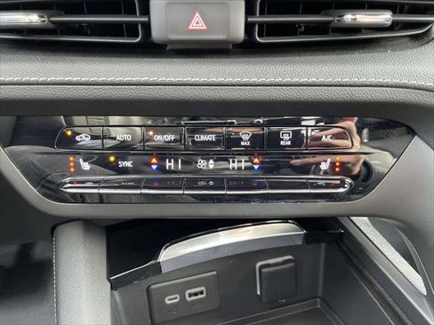 Used 2021 Buick Envision Essence w/ Sport Touring Package image 31