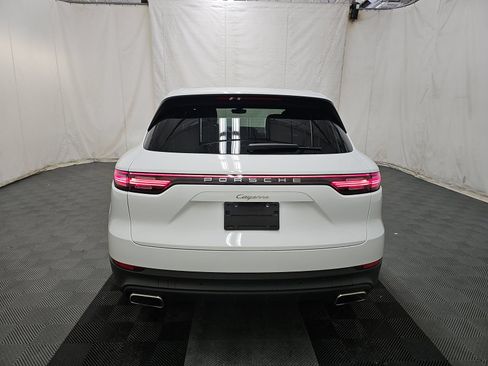 Used 2023 Porsche Cayenne AWD/4WD image 7