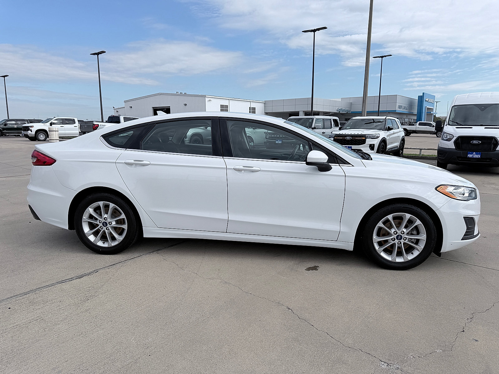 Used 2019 Ford Fusion SE FWD image 8