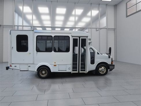 Used 2013 Chevrolet Express 3500 w/ Shuttle Bus Package image 9