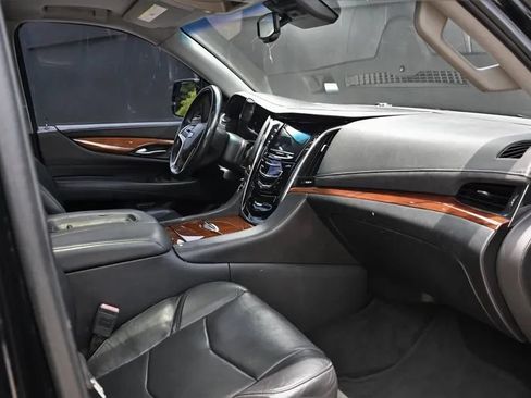 Used 2016 Cadillac Escalade ESV Premium RWD image 21