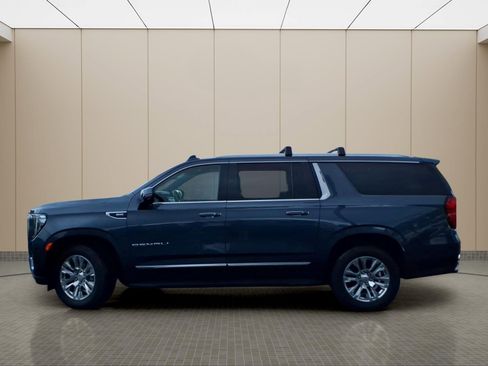 Used 2021 GMC Yukon XL Denali AWD/4WD image 11