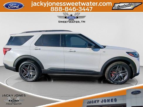 Certified 2025 Ford Explorer ST-Line w/ Premium Package image 9