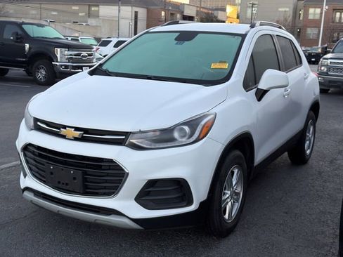Used 2022 Chevrolet Trax LT w/ LT Convenience Package image 1