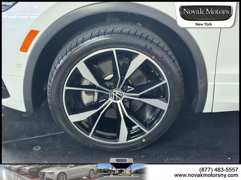 Used 2022 Volkswagen Tiguan SEL R-Line image 11