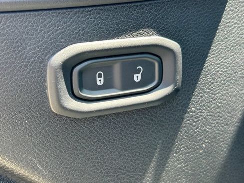 Used 2023 Jeep Wrangler Unlimited Rubicon w/ LED Lighting Group AWD/4WD image 22