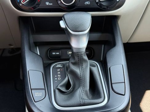 Used 2025 Kia Soul LX FWD image 18