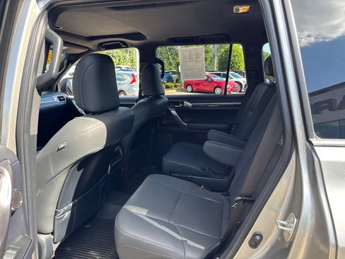 Used 2023 Lexus GX 460 Premium w/ Accessory Package AWD/4WD image 13