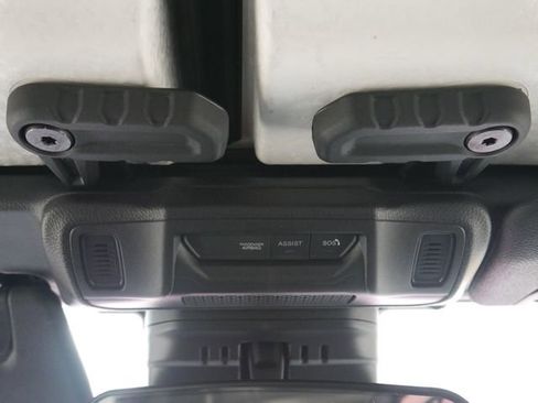 Used 2024 Jeep Wrangler Willys image 32