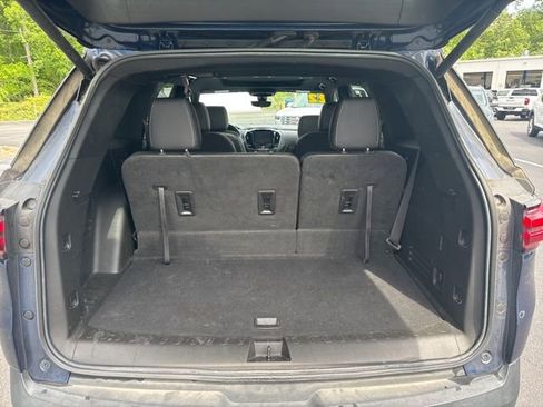 Used 2022 Chevrolet Traverse LT w/ LT Premium Package FWD image 12
