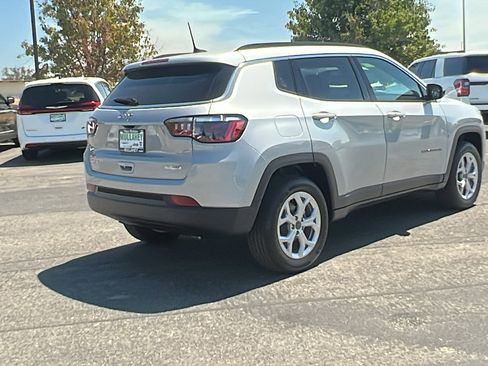 New 2025 Jeep Compass Latitude image 3