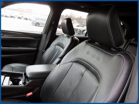 Certified 2023 Jeep Grand Cherokee Overland image 14