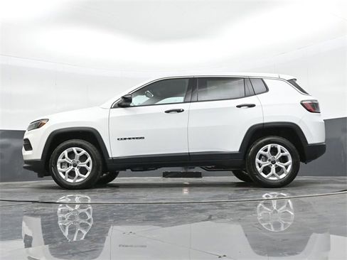 Used 2025 Jeep Compass Sport image 43