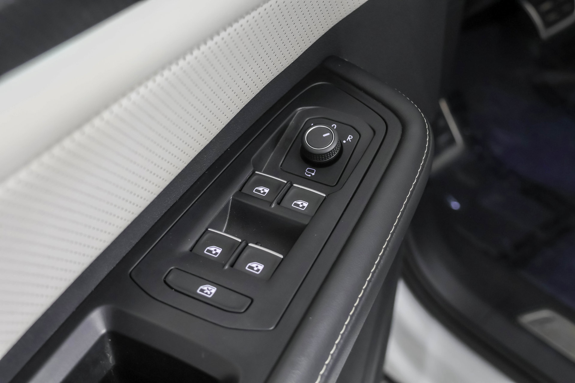 Used 2024 Volkswagen Atlas Cross Sport SEL Premium R-Line AWD/4WD image 35