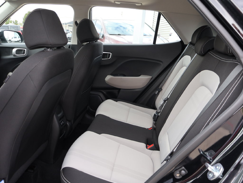 Used 2025 Hyundai Venue SEL FWD image 16