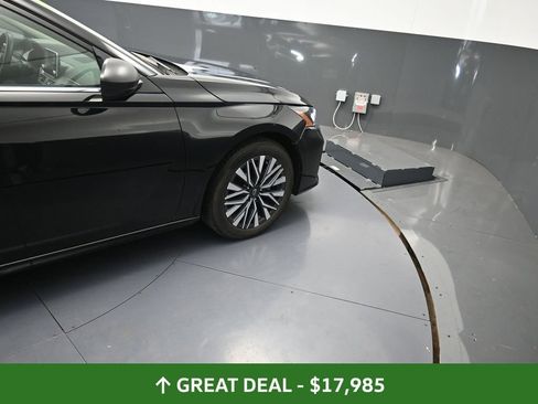 Used 2024 Nissan Altima 2.5 SV image 24