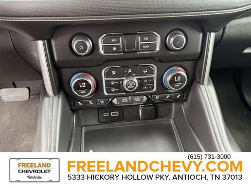 Used 2024 Chevrolet Suburban Premier AWD/4WD image 33
