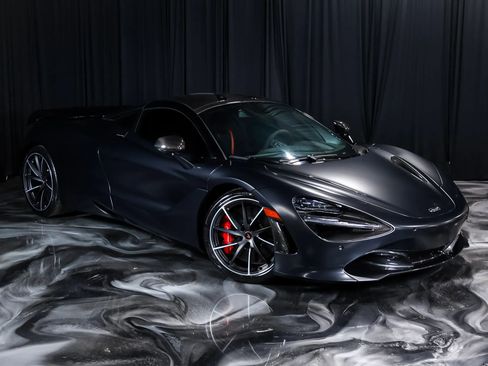 Used 2018 McLaren 720S RWD image 2