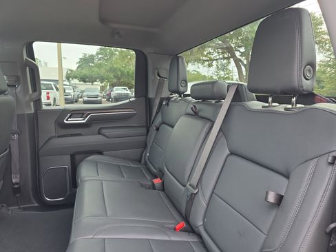 Used 2025 GMC Sierra 1500 SLT image 16