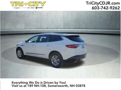 Used 2018 Buick Enclave Essence image 3