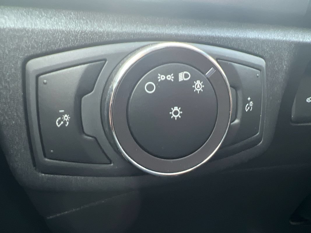 Used 2019 Ford Fusion SE FWD image 24