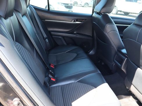 Used 2019 Toyota Camry SE FWD image 10
