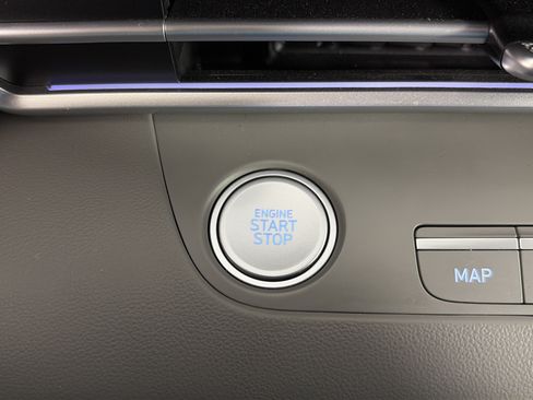Used 2024 Hyundai Elantra Blue FWD image 31
