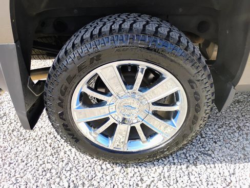 Used 2015 Chevrolet Silverado 1500 High Country w/ High Country Premium Package AWD/4WD image 7