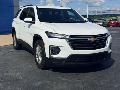 Used 2023 Chevrolet Traverse LT FWD image 3