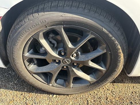 Used 2025 Chrysler Pacifica Limited FWD image 6