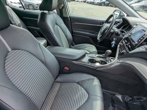 Used 2022 Toyota Camry SE w/ Carpet Mat Package (TMS) image 19