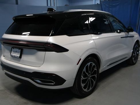Used 2025 Lincoln Nautilus Reserve AWD/4WD image 40