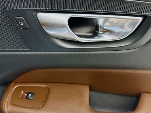Used 2023 Volvo XC60 B5 Plus FWD image 29