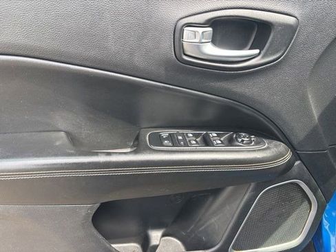 Used 2018 Jeep Compass Latitude w/ Popular Equipment Group AWD/4WD image 13