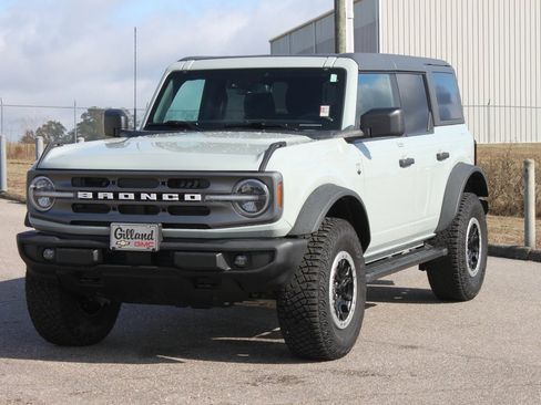 Used 2023 Ford Bronco Big Bend w/ Sasquatch Package image 2