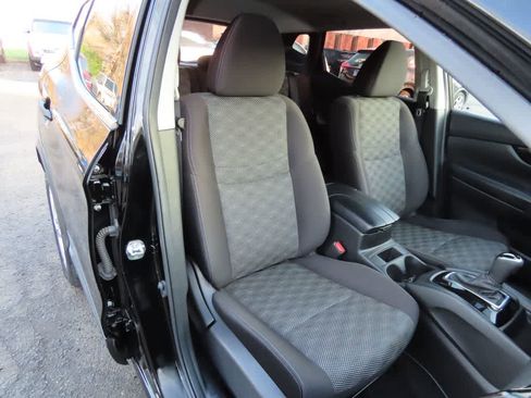 Used 2020 Nissan Rogue Sport SV image 16