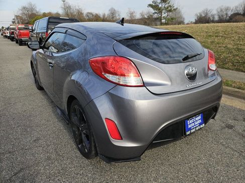 Used 2017 Hyundai Veloster Value Edition image 4