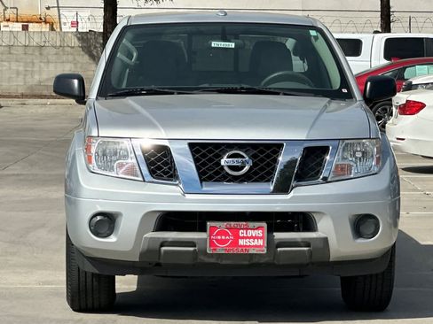 Used 2017 Nissan Frontier SV image 11