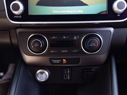 Used 2024 Nissan Leaf S FWD image 16